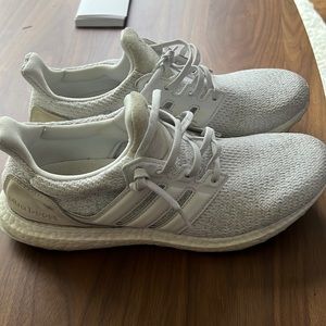 Worn less than 5 times. Never use.